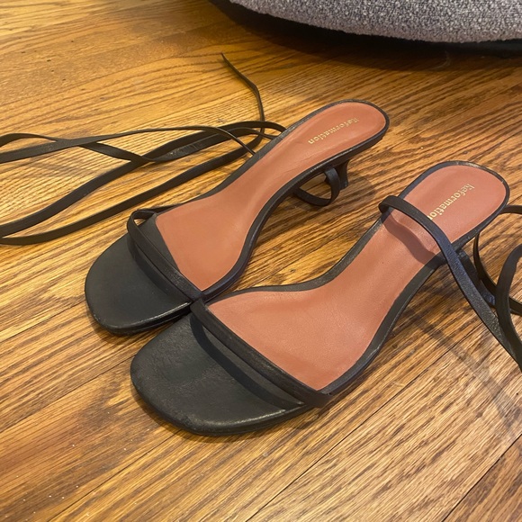 Reformation Carina Sandal, Black, 6.5 - Picture 7 of 10